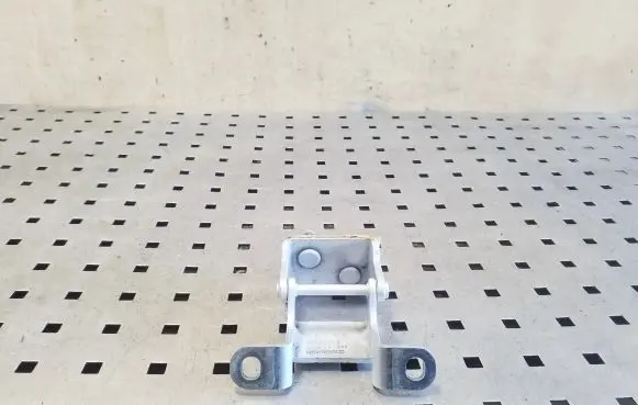 Tailgate/trunk/boot hinge
