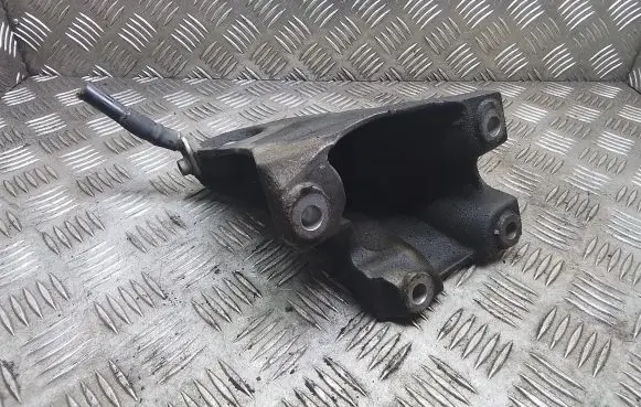 Audi Q7 4L Engine mounting bracket 7L6199308C