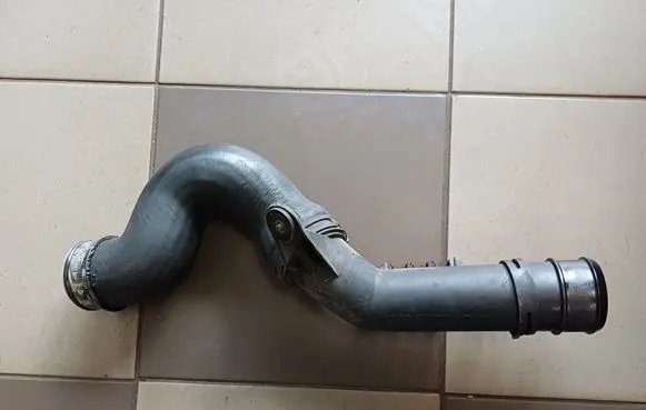 Volkswagen PASSAT B6 Intercooler hose/pipe 3C0145770B