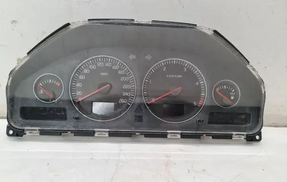 Volvo V70 Speedometer (instrument cluster) 30746102 0327554