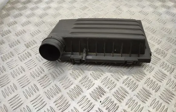 Volkswagen Golf VII Air filter box cover 