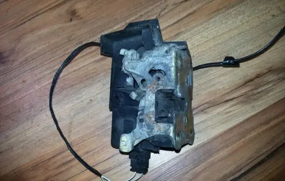 Renault 19 Rear door lock