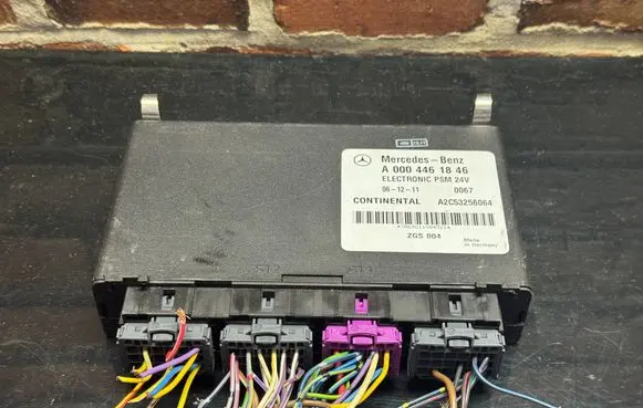 Mercedes-Benz Vario Engine control unit/module A0004461846 ZGS004 A2C53256064