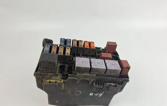 Renault Laguna II Fuse module 8200283131