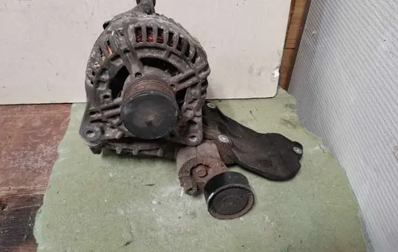 Nissan NV200 Generator/alternator BR14M1