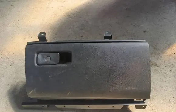 Dodge RAM Glove box 6pm28trmaa
