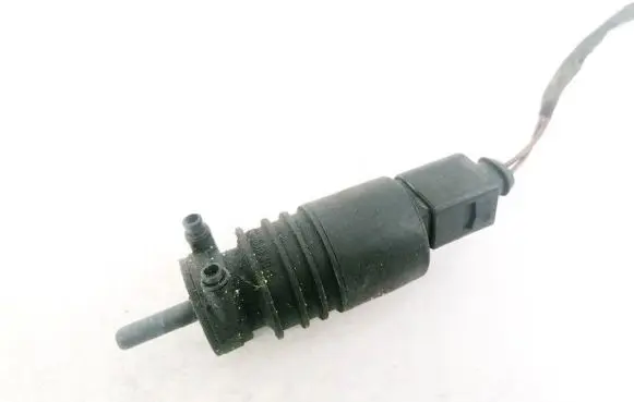 Mercedes-Benz C AMG W204 Windscreen/windshield washer pump