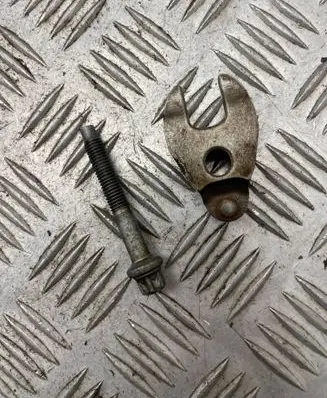 Peugeot 5008 Fuel Injector clamp holder