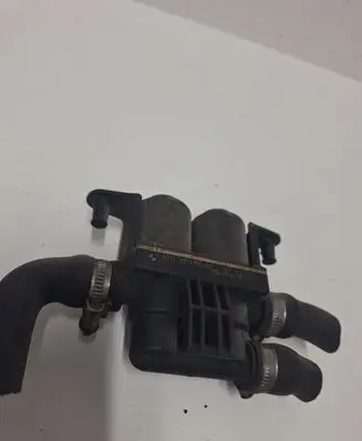 BMW 5 E39 Coolant heater control valve 8374995