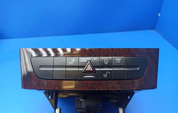 Mercedes-Benz E W211 Dashboard storage box/compartment A2116800552