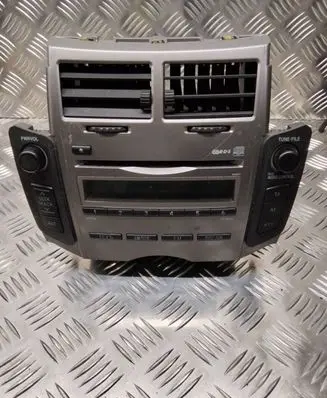 Toyota Yaris Radio/CD/DVD/GPS head unit 861200D520 1230001560B101