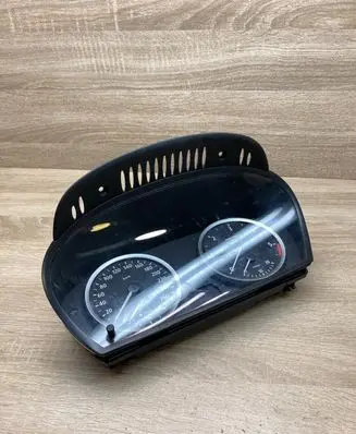 BMW 5 E60 E61 Speedometer (instrument cluster) 9135253