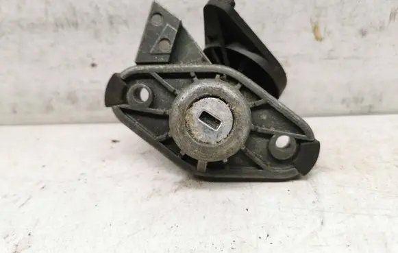 Volvo V70 Tailgate exterior lock 
