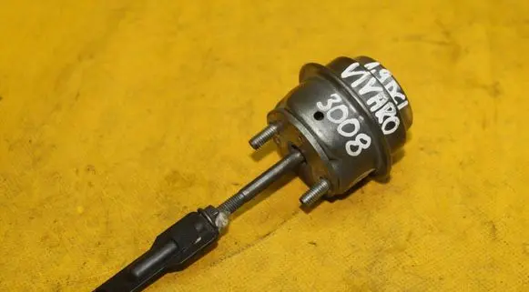 Opel Vivaro Vacuum air tank DCI