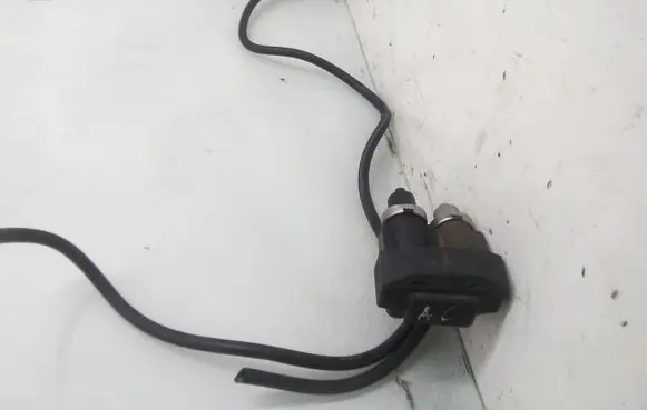 Audi A6 S6 C5 4B Turbo solenoid valve 059906629B