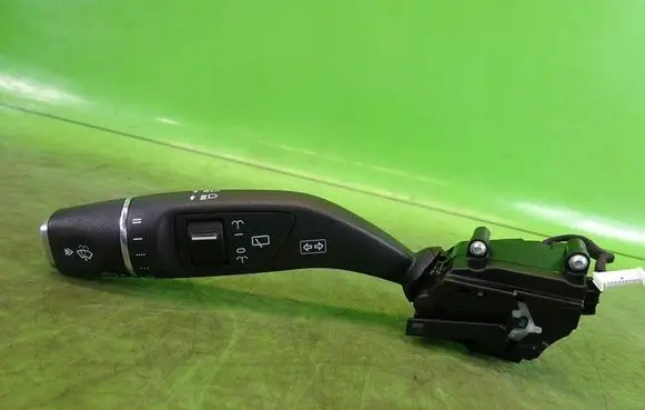 Infiniti Q30 Indicator stalk