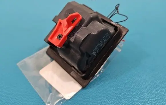 Mercedes-Benz E W213 Fuel tank cap lock motor A0008207703 IMPRK1563044