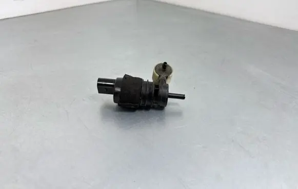 Audi Q7 4M Windscreen/windshield washer pump 1K6955651