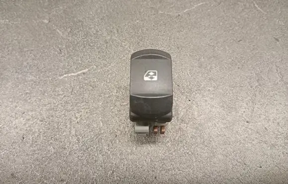 Renault Clio III Quarter vent window switch 108266A