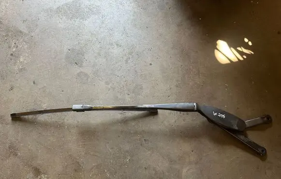 Mercedes-Benz C W205 Front wiper blade arm A2058200119 W000051791 000051785