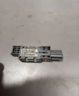 Audi A8 S8 D3 4E Airbag deployment crash/impact sensor 4B0959643D 031105 600393