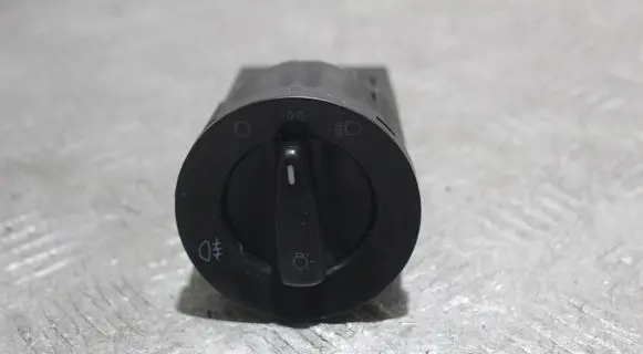 Volkswagen Golf IV Light switch 1C0941531