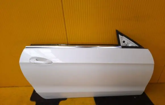 Mercedes-Benz E C207 W207 Front door