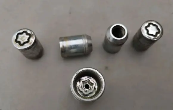 Nissan Leaf I (ZE0) Nuts/bolts 