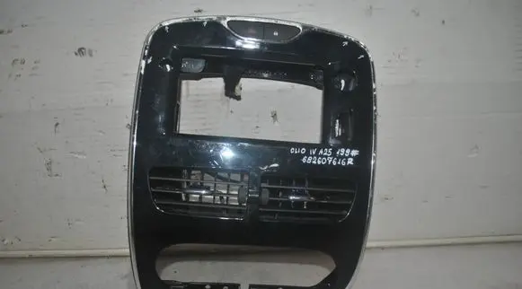 Renault Clio IV Radio/GPS head unit trim 682607616R