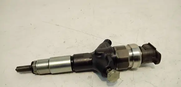 Subaru Forester SH Fuel injector 16613AA020 09K11243 B300E5E7
