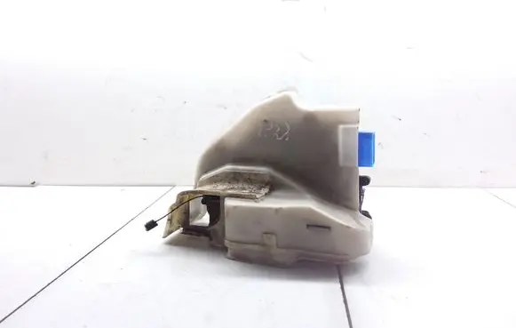 Volkswagen Golf V Front door lock