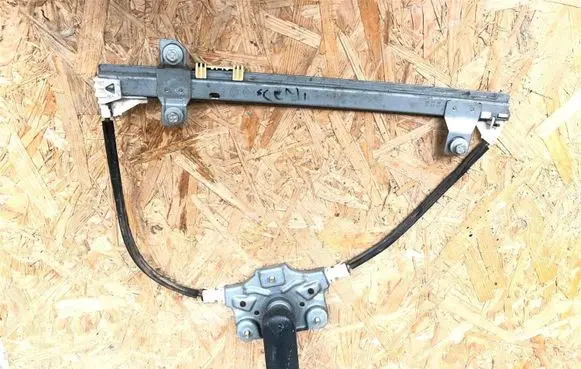 Rear door manual window regulator
