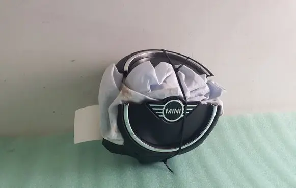 Steering wheel airbag
