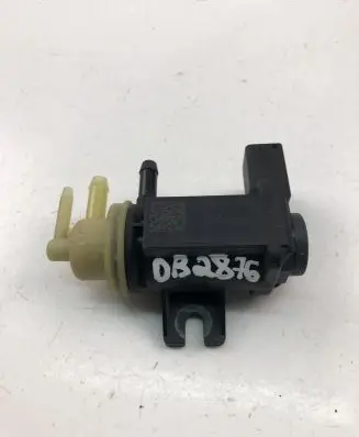 Volkswagen PASSAT B8 Turbo solenoid valve 04L131051F