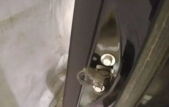 Honda CR-V Rear door check strap stopper