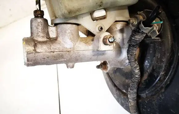 Subaru Impreza III Master brake cylinder
