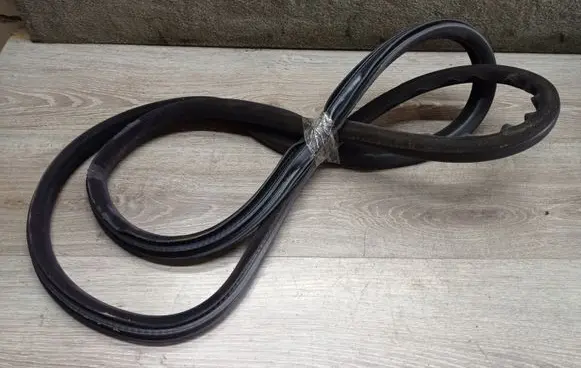 Volvo V70 Rubber seal rear door 