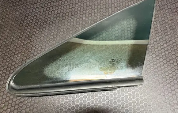 Opel Zafira B Front triangle window/glass 43R007951 E000255 DOT24AS2M19