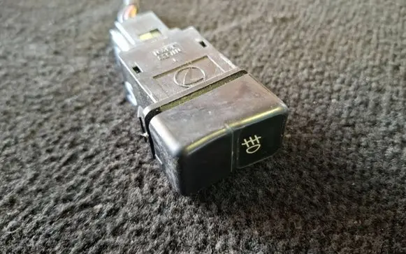 Fog light switch