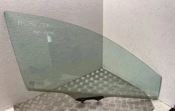 Honda CR-V Front door window glass four-door e643r00050