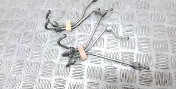 Volvo V50 Fuel injector supply line/pipe 
