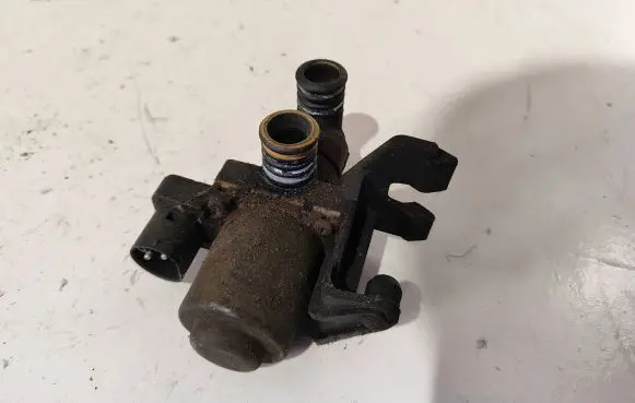 BMW 3 E36 Coolant heater control valve 8391418 1147412052