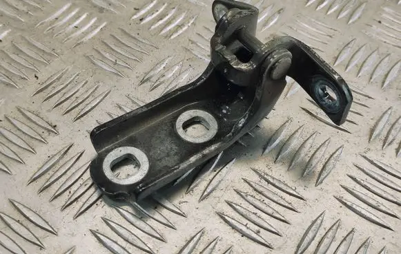 Opel Zafira C Rear door lower hinge
