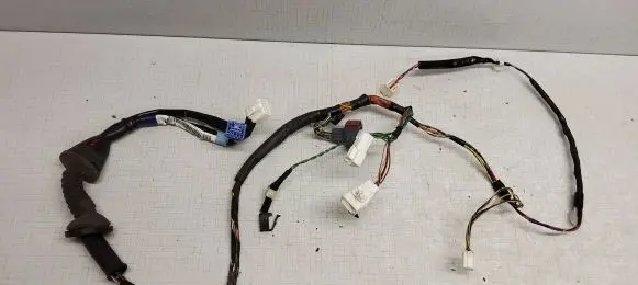 Toyota Corolla E120 E130 Front door wiring loom 8215102730 11693E6 11537