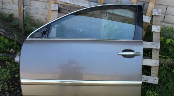 Volkswagen Phaeton Front door