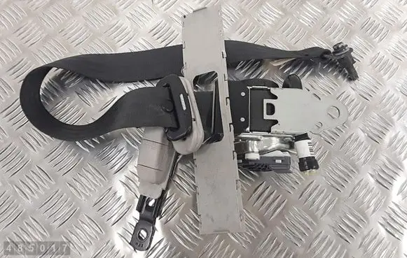 Nissan Juke I F15 Front seatbelt 61754336167590
