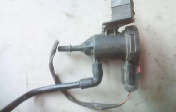 Mercedes-Benz E AMG W212 Vacuum valve A0014760532