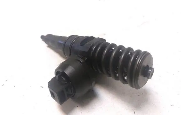 Audi A4 S4 B7 8E 8H Fuel injector 038130073BJ