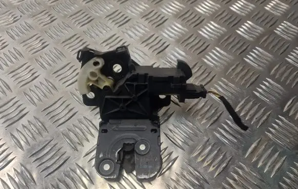 Audi A4 S4 B7 8E 8H Tailgate/trunk/boot lock/catch/latch 8P4827505B