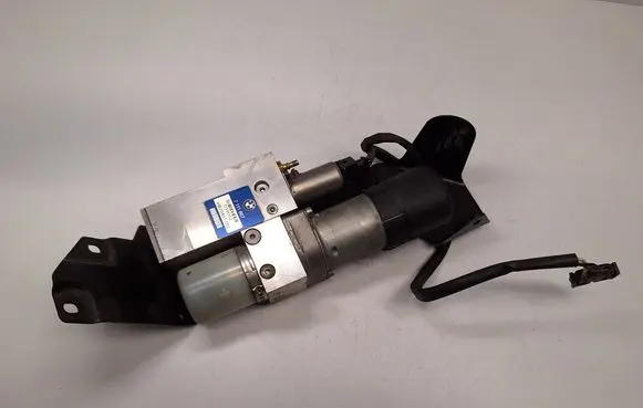 BMW 5 E60 E61 Tailgate hydraulic pump motor 7111867 51247163661